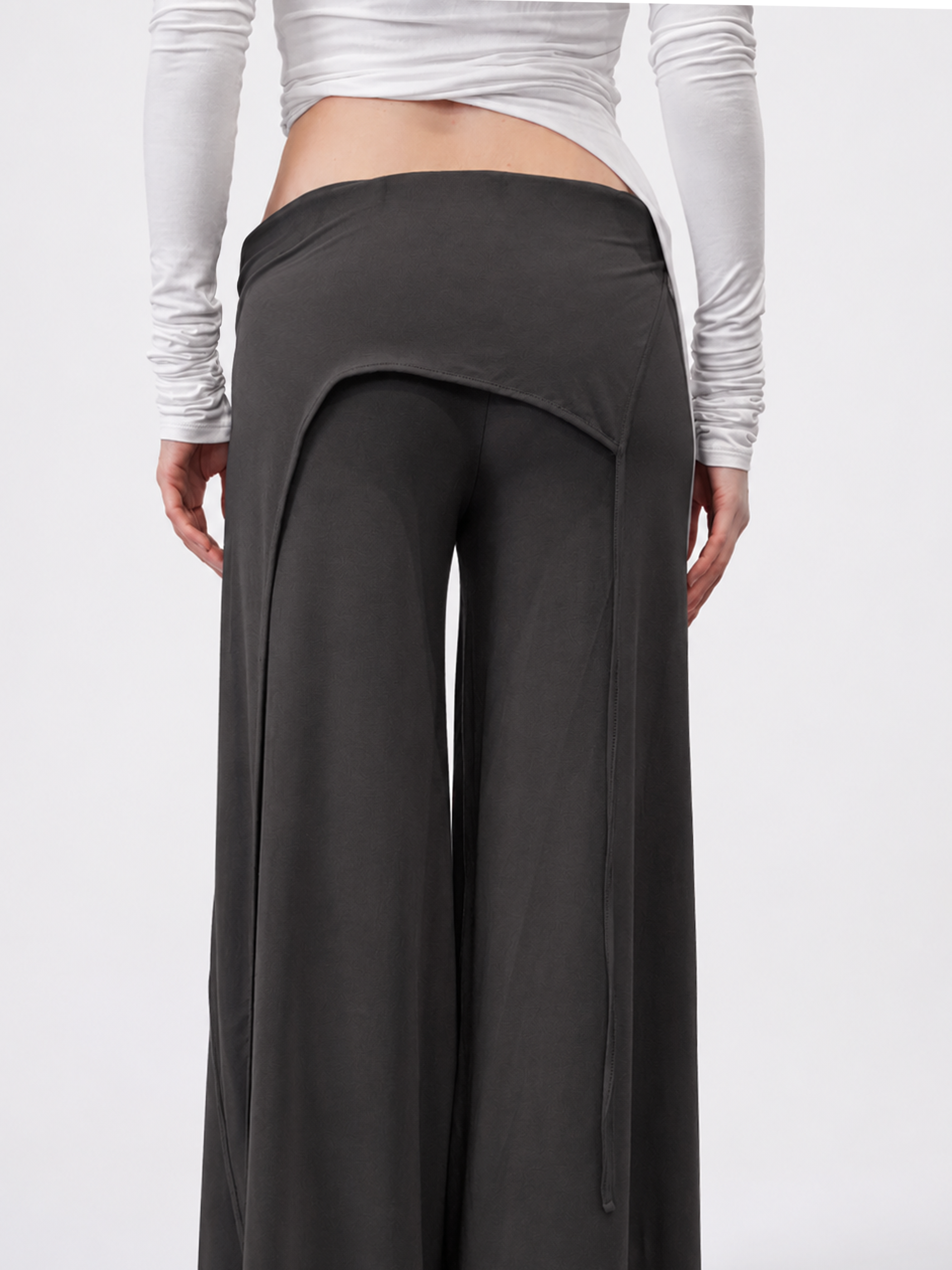 Bat point wide pants