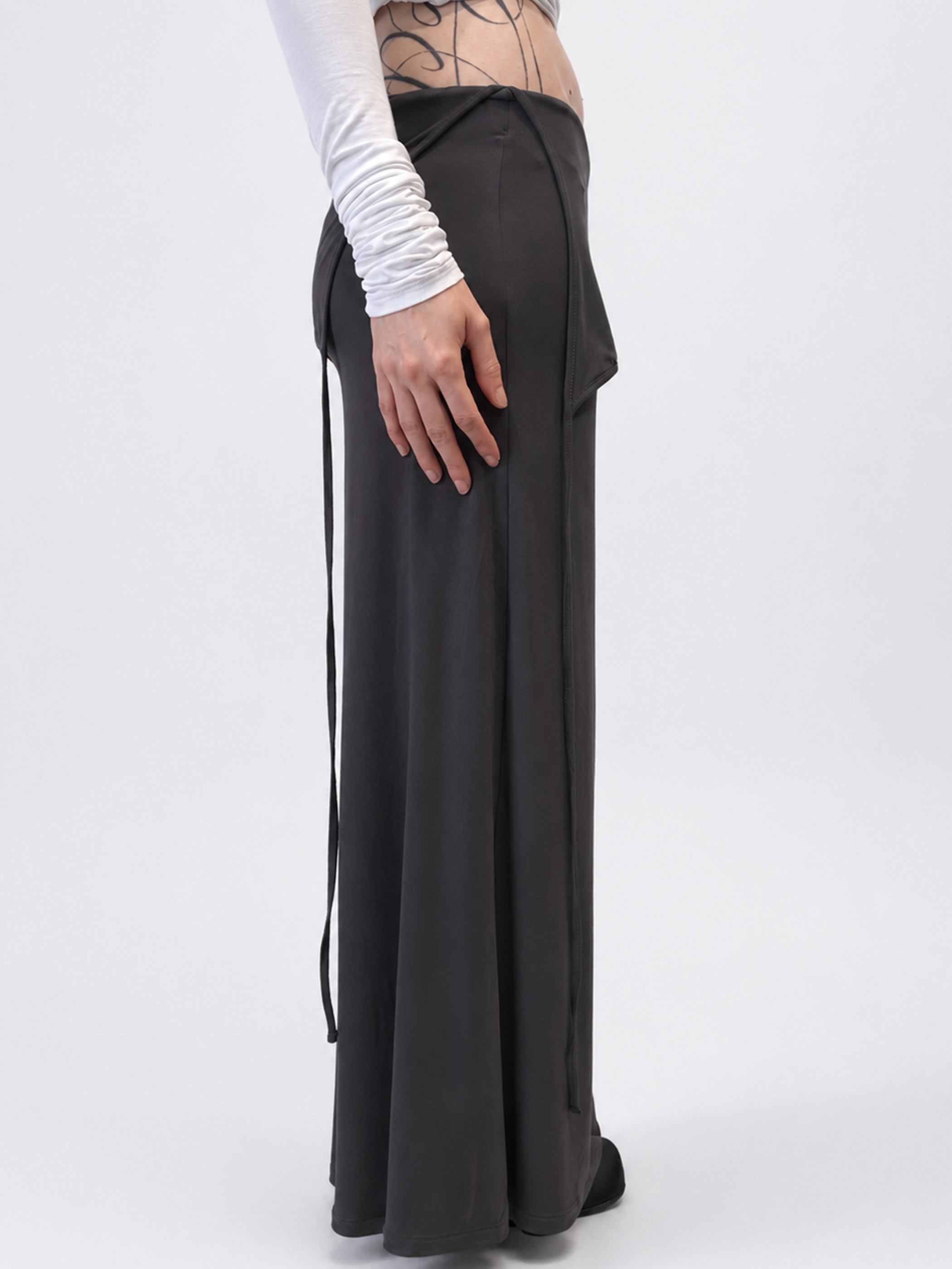 Bat point wide pants