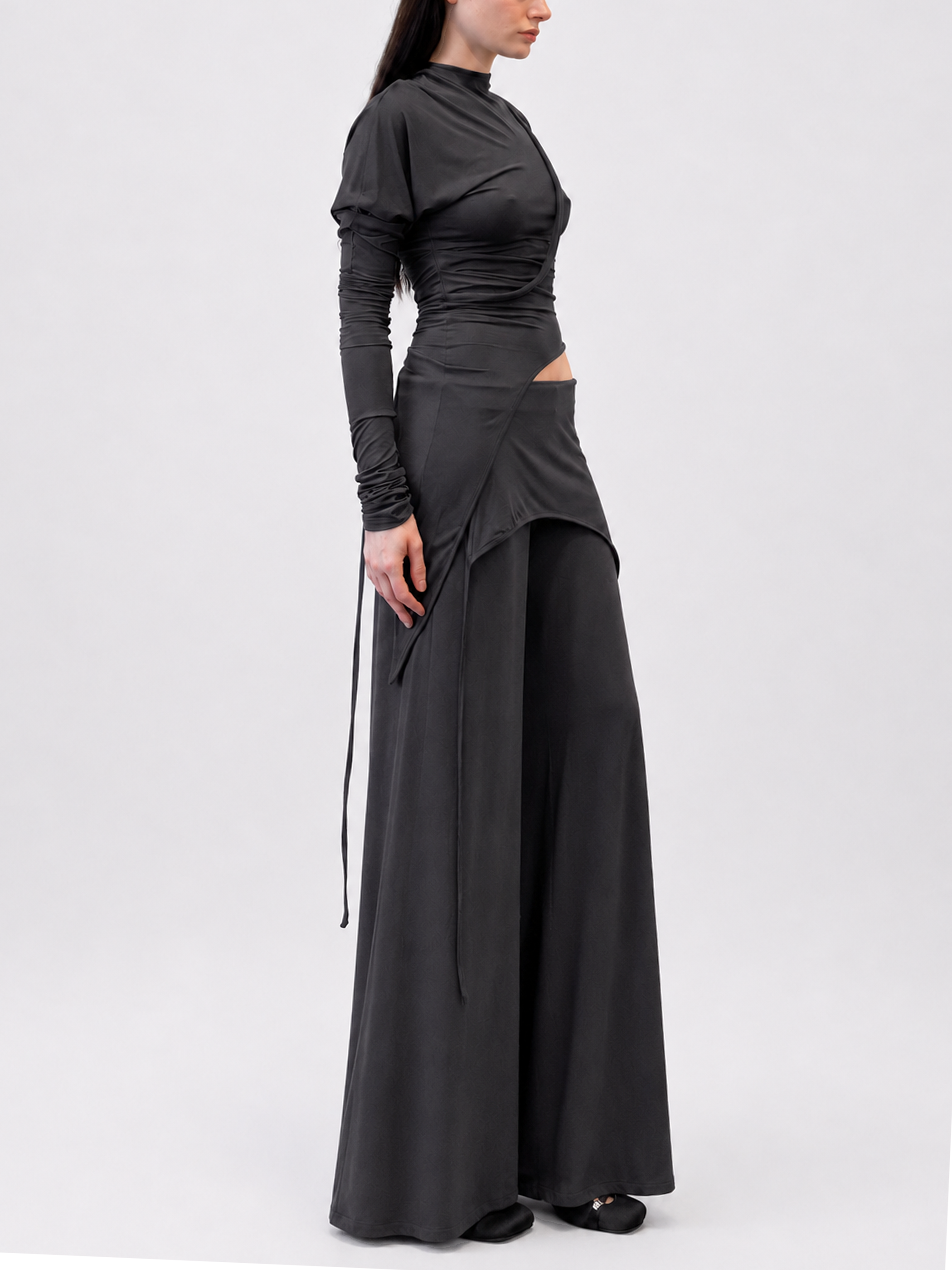 Bat point wide pants