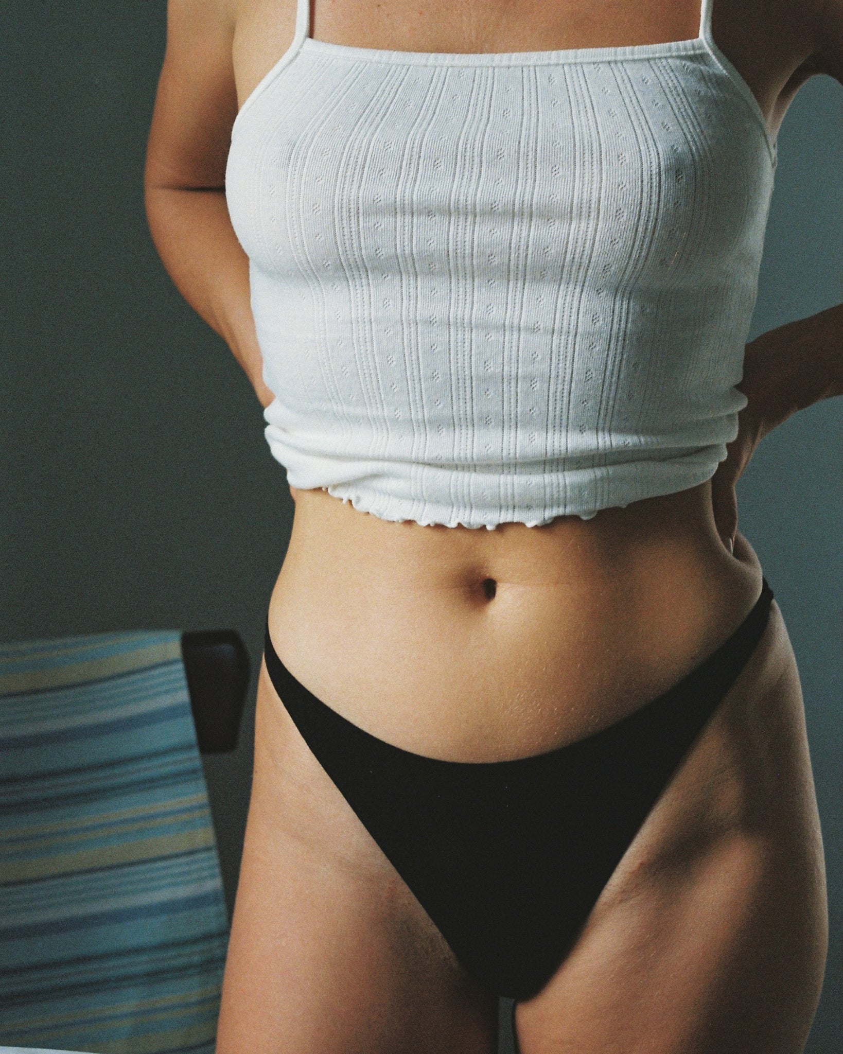 Low-Rise Thong Black