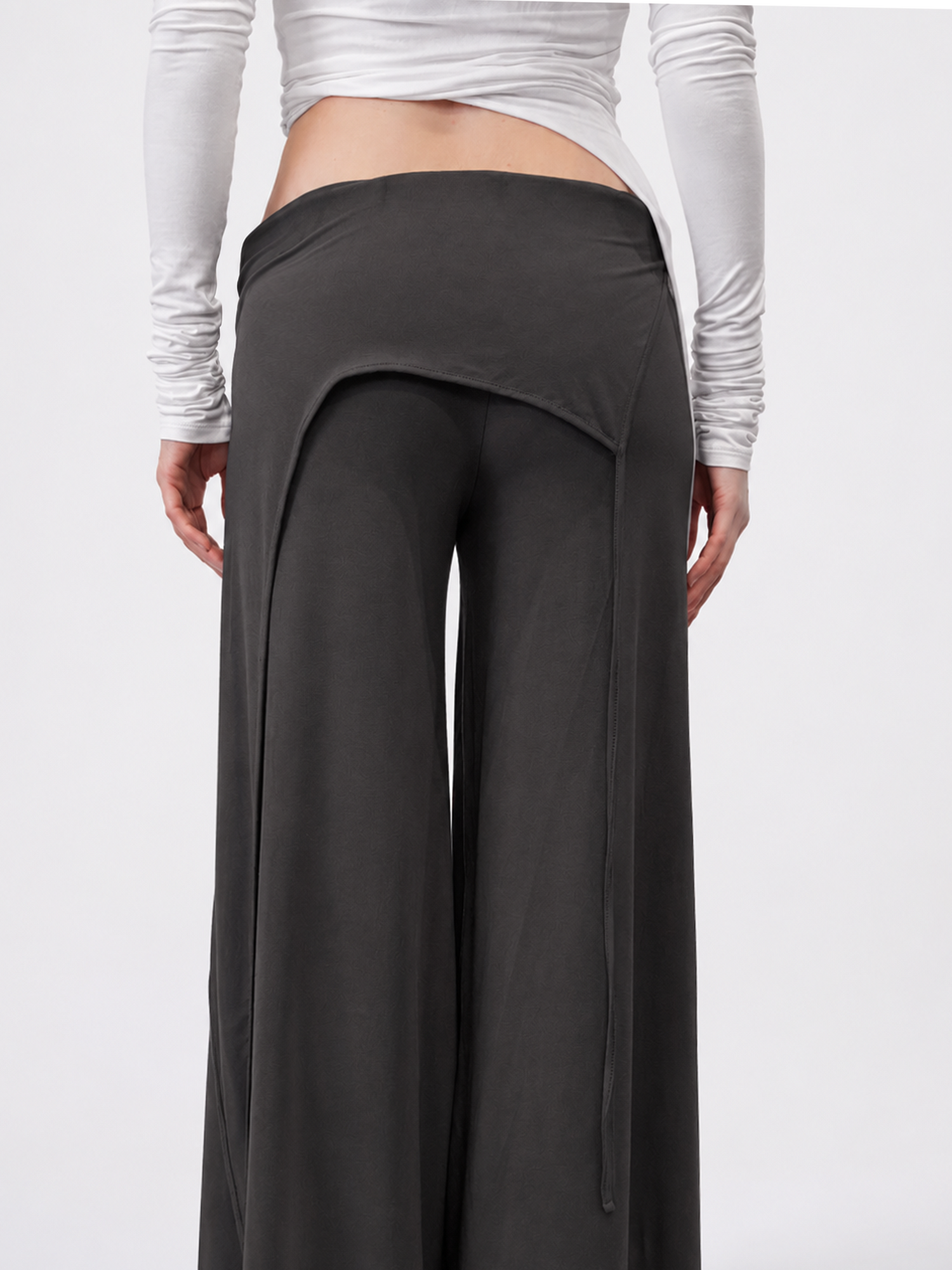 Bat point wide pants