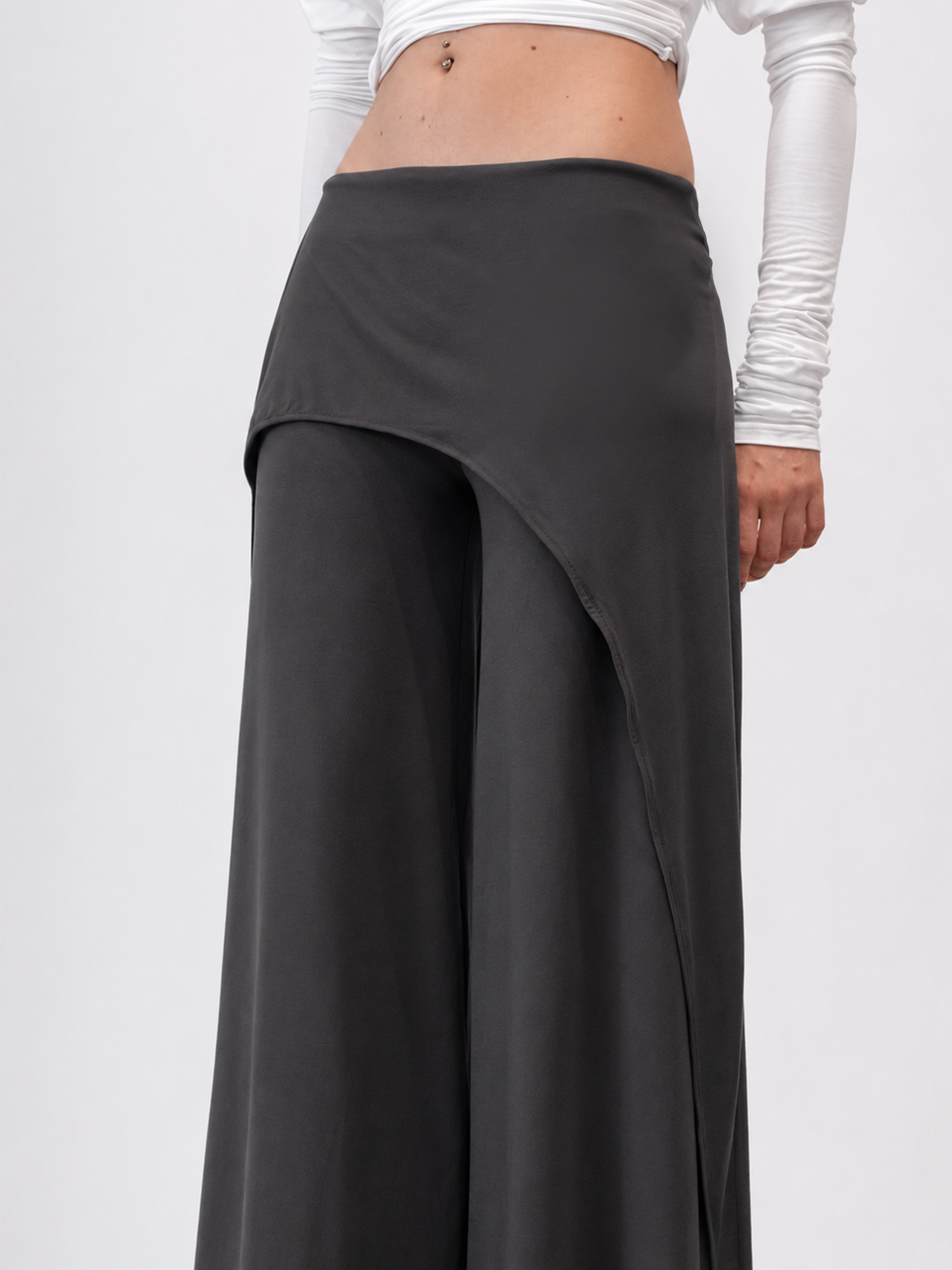 Bat point wide pants