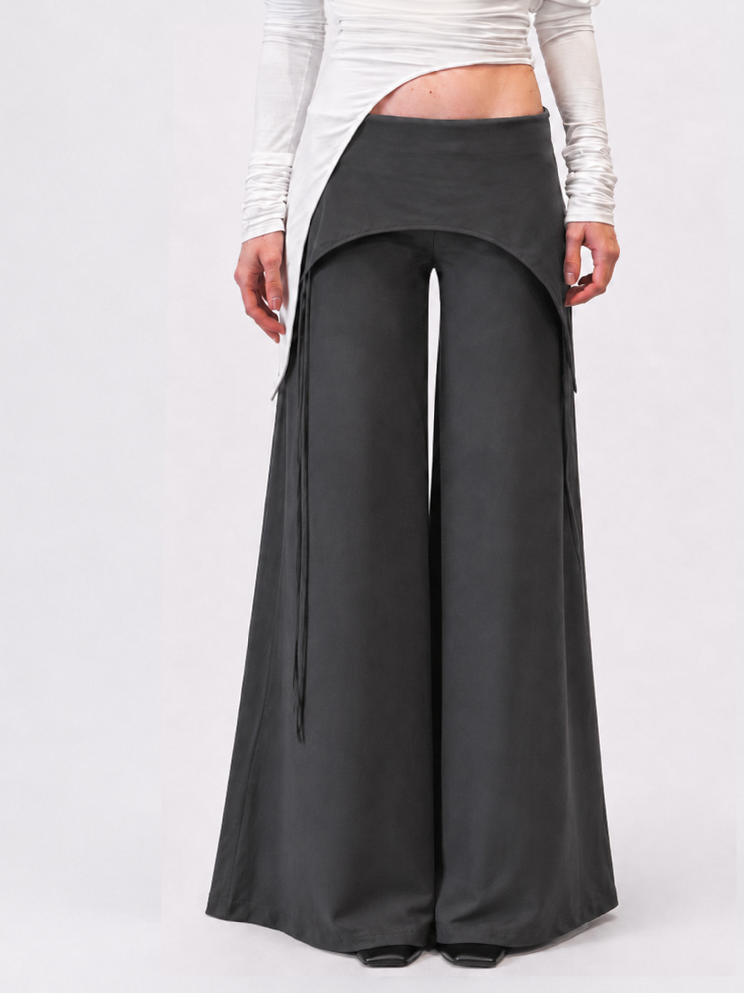 Bat point wide pants