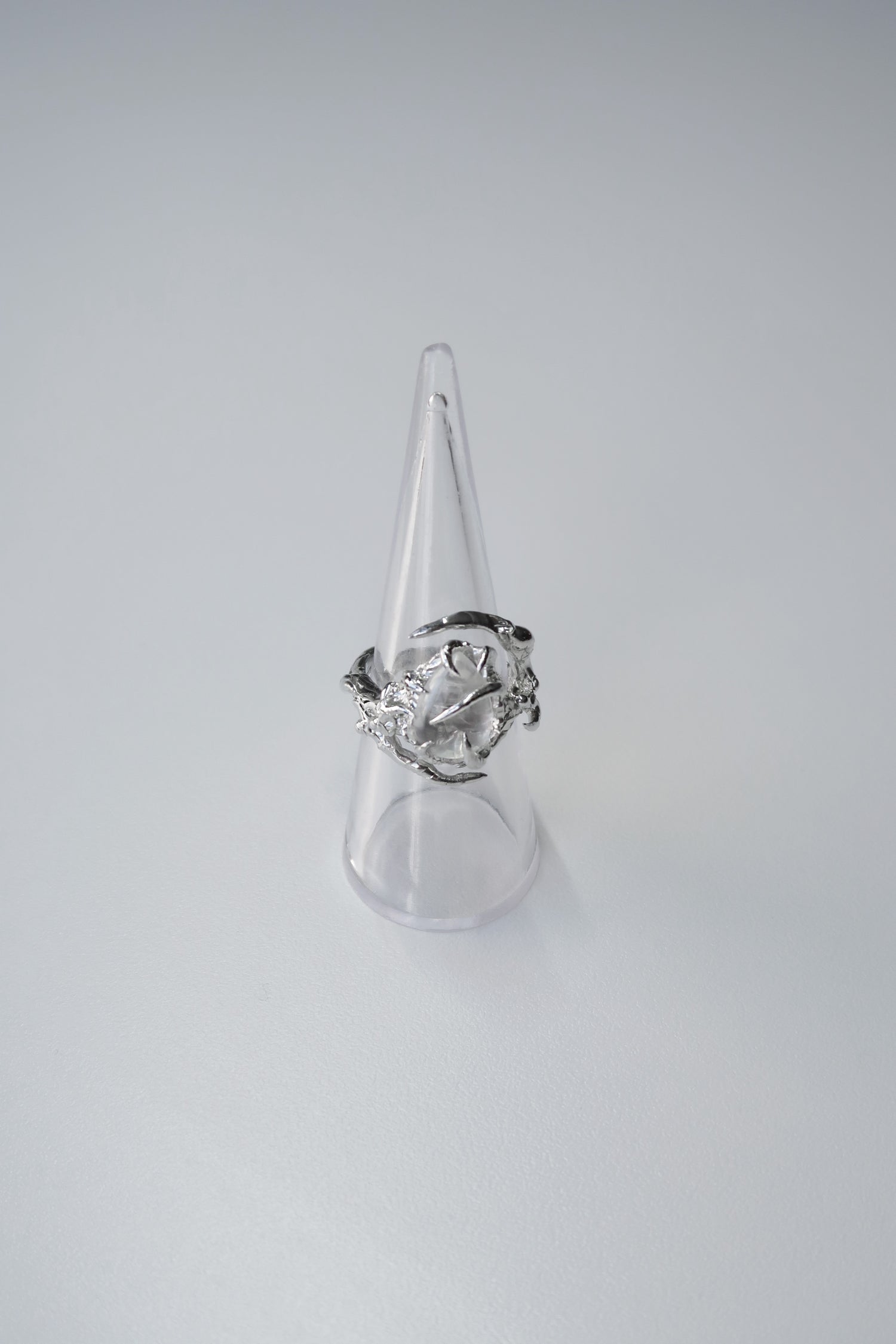 Knoll quartz ring