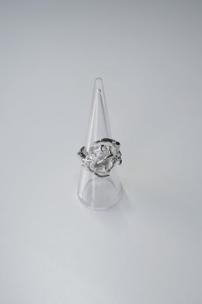 Knoll quartz ring