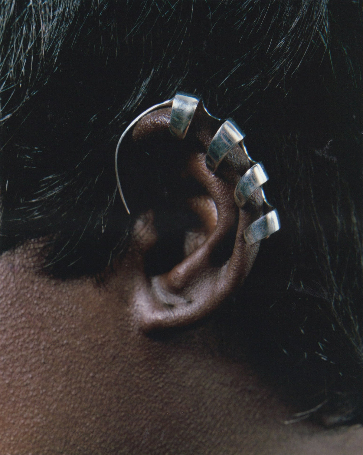 Serpentine ear-cuff