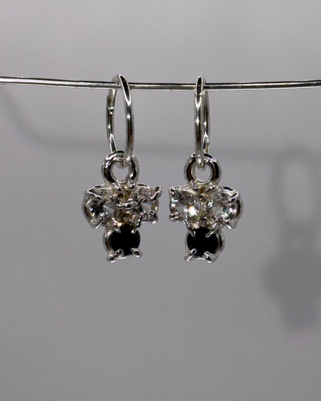 Orchid earrings white/black